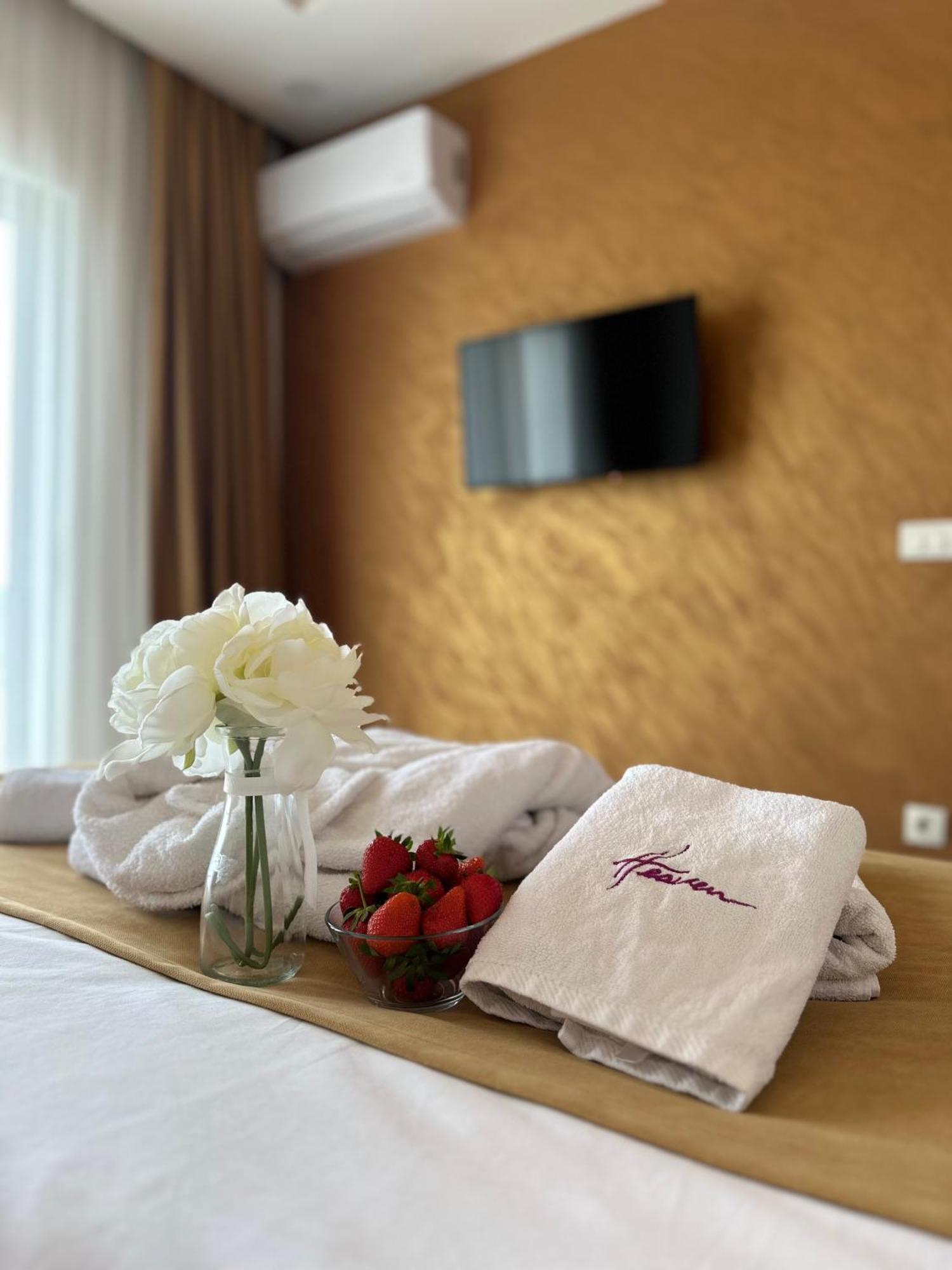 Hotel Heaven Lux Ulcinj Exterior foto